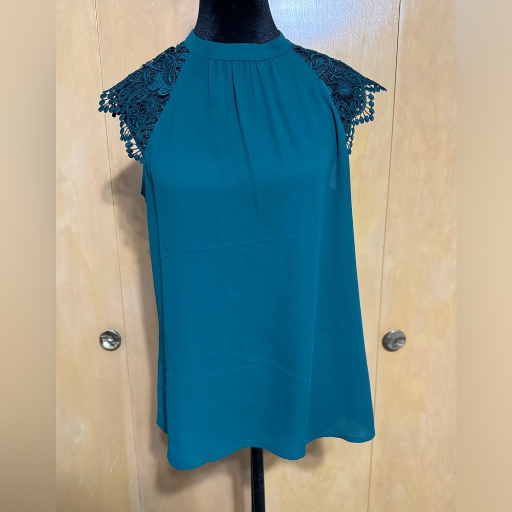 Express - Women’s Size Medium - Emerald Green Top